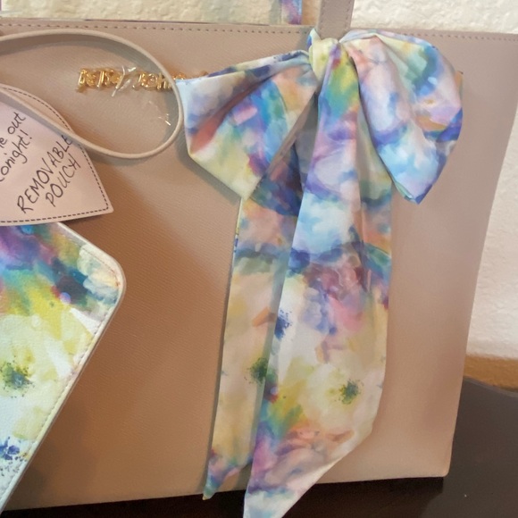 Betsey Johnson Large Tote With Scarf & Wristlet Gorgeous NWT - Picture 3 of 16